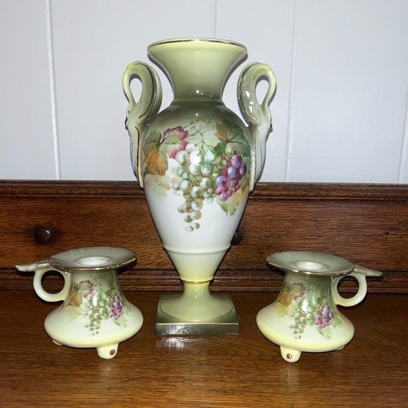 Beautiful antique vase and candle holders - Picture 1 of 9